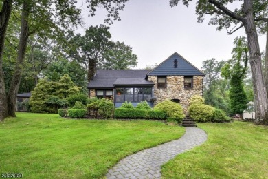 Charming 3BR/2BA Home in Packanack Lake on a gorgeous, large on Packanack Golf Club in New Jersey - for sale on GolfHomes.com, golf home, golf lot