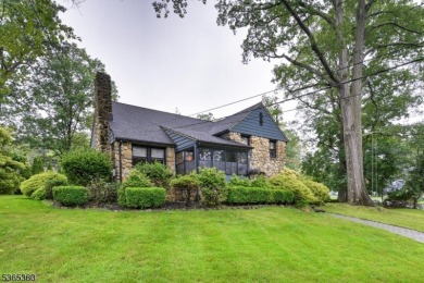 Charming 3BR/2BA Home in Packanack Lake on a gorgeous, large on Packanack Golf Club in New Jersey - for sale on GolfHomes.com, golf home, golf lot