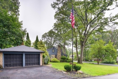 Charming 3BR/2BA Home in Packanack Lake on a gorgeous, large on Packanack Golf Club in New Jersey - for sale on GolfHomes.com, golf home, golf lot