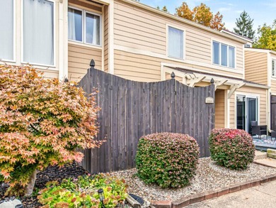 Move-in ready-  low-maintenance living in the Parks of Prestwick on Prestwick Country Club in Indiana - for sale on GolfHomes.com, golf home, golf lot