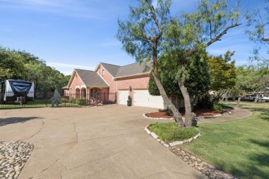 Located in the prestigious Lake Ridge community, this on Tangle Ridge Golf Club in Texas - for sale on GolfHomes.com, golf home, golf lot