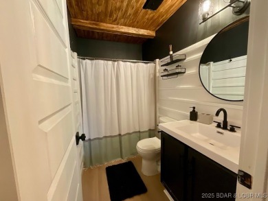 Come live on one of the friendliest fairways at the Lake!  The on The Oaks Golf Course in Missouri - for sale on GolfHomes.com, golf home, golf lot