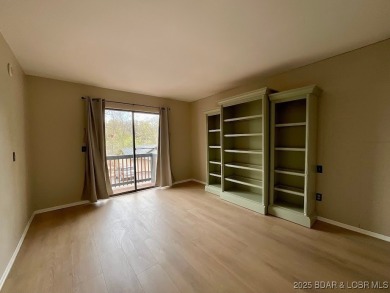 Come live on one of the friendliest fairways at the Lake!  The on The Oaks Golf Course in Missouri - for sale on GolfHomes.com, golf home, golf lot