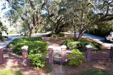 Come see this beautiful 3 bedroom, 2.5 bath custom-built home in on Kiawah Island Resort - Oak Point in South Carolina - for sale on GolfHomes.com, golf home, golf lot