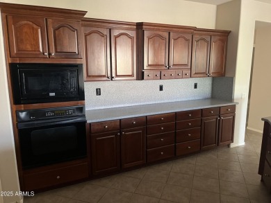 2 bedroom 2 bath home with living room, dining area,Great room on Sun City Grand Golf Couse and Club in Arizona - for sale on GolfHomes.com, golf home, golf lot