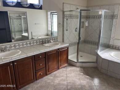 2 bedroom 2 bath home with living room, dining area,Great room on Sun City Grand Golf Couse and Club in Arizona - for sale on GolfHomes.com, golf home, golf lot