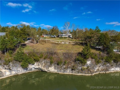 Lake Views, Lakefront  Lake Access - The Total Package! This on Lake Valley Country Club in Missouri - for sale on GolfHomes.com, golf home, golf lot