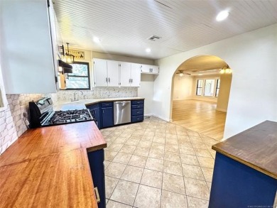 Welcome to lake life in Taylor Ferry! This super quiet on Sequoyah State Park Golf Course in Oklahoma - for sale on GolfHomes.com, golf home, golf lot