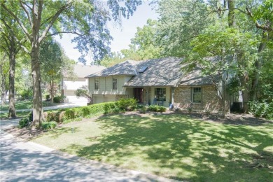 Spacious 4 bedroom, 4.5 bath side-to-side split located in a on Leawood South Country Club in Kansas - for sale on GolfHomes.com, golf home, golf lot
