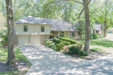 Spacious 4 bedroom, 4.5 bath side-to-side split located in a on Leawood South Country Club in Kansas - for sale on GolfHomes.com, golf home, golf lot