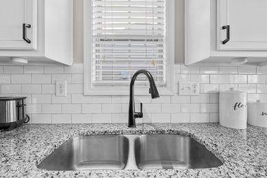 You've got to see this beautiful ranch home with high ceilings on Long Run Golf Course in Kentucky - for sale on GolfHomes.com, golf home, golf lot