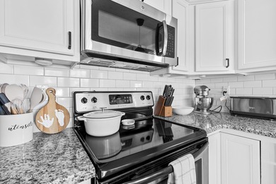 You've got to see this beautiful ranch home with high ceilings on Long Run Golf Course in Kentucky - for sale on GolfHomes.com, golf home, golf lot