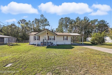 Welcome to 105 Putter Ln, a charming single-family home perfect on The Oaks Golf Club in Florida - for sale on GolfHomes.com, golf home, golf lot