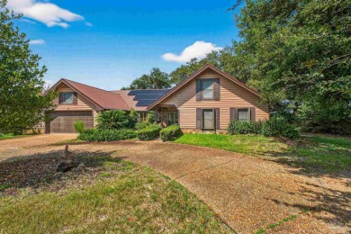 This lovely 1984 home is full of charm and great updates you'll on Perdido Bay Golf Club in Florida - for sale on GolfHomes.com, golf home, golf lot