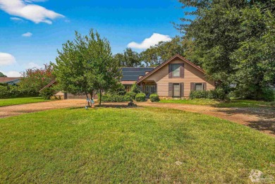This lovely 1984 home is full of charm and great updates you'll on Perdido Bay Golf Club in Florida - for sale on GolfHomes.com, golf home, golf lot