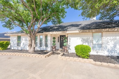 ABSOLUTELY CHARMING 4 BED/3 BATH HOME IN GREEN TREE!  ACROSS THE on Green Tree Country Club in Texas - for sale on GolfHomes.com, golf home, golf lot