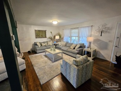 Golf Community Gem With Modern Upgrades. This beautifully on Osceola Municipal Golf Course in Florida - for sale on GolfHomes.com, golf home, golf lot