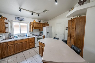 LOVELY 3-BED, 2-BATH HOME IN A GREAT SPOT!! This well-kept on Cerbat Cliffs Golf Course in Arizona - for sale on GolfHomes.com, golf home, golf lot