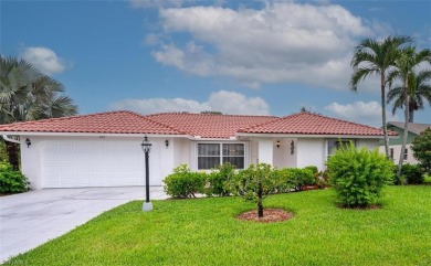 This beautifully maintained 2BR/2BA home offers a spacious on Riviera Golf Club in Florida - for sale on GolfHomes.com, golf home, golf lot