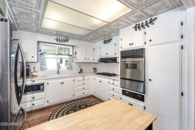 This charming and well-maintained, recently updated 2-bedroom on Fountain of the Sun Country Club in Arizona - for sale on GolfHomes.com, golf home, golf lot