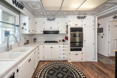 This charming and well-maintained, recently updated 2-bedroom on Fountain of the Sun Country Club in Arizona - for sale on GolfHomes.com, golf home, golf lot