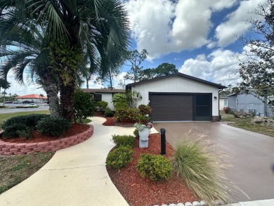 Lot Rent $1342.00    This well cared for 2 bedrooms, 2 bathrooms on Del Tura Golf and Country Club in Florida - for sale on GolfHomes.com, golf home, golf lot