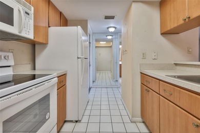 Charming studio apartment located in the heart of Carrollwood on Carrollwood Country Club in Florida - for sale on GolfHomes.com, golf home, golf lot