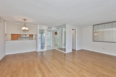 Charming studio apartment located in the heart of Carrollwood on Carrollwood Country Club in Florida - for sale on GolfHomes.com, golf home, golf lot