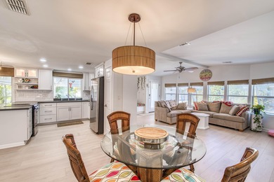 The most adorable place to call ''vacation home''! Walk in the on Jupiter Dunes Golf Course in Florida - for sale on GolfHomes.com, golf home, golf lot