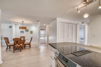 The most adorable place to call ''vacation home''! Walk in the on Jupiter Dunes Golf Course in Florida - for sale on GolfHomes.com, golf home, golf lot