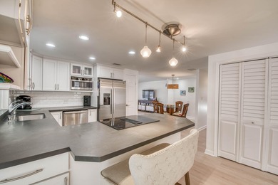 The most adorable place to call ''vacation home''! Walk in the on Jupiter Dunes Golf Course in Florida - for sale on GolfHomes.com, golf home, golf lot