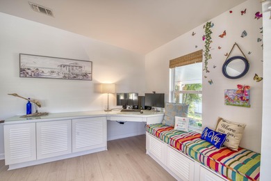 The most adorable place to call ''vacation home''! Walk in the on Jupiter Dunes Golf Course in Florida - for sale on GolfHomes.com, golf home, golf lot