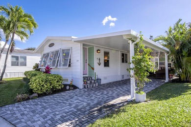 The most adorable place to call ''vacation home''! Walk in the on Jupiter Dunes Golf Course in Florida - for sale on GolfHomes.com, golf home, golf lot