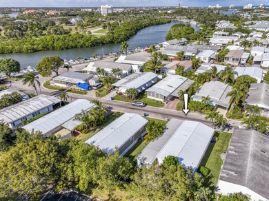 The most adorable place to call ''vacation home''! Walk in the on Jupiter Dunes Golf Course in Florida - for sale on GolfHomes.com, golf home, golf lot