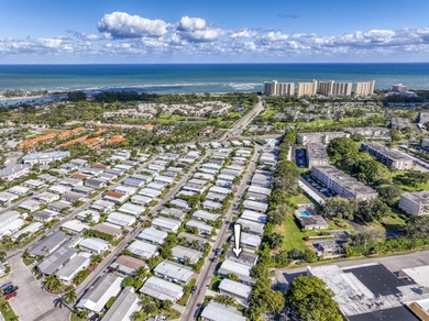 The most adorable place to call ''vacation home''! Walk in the on Jupiter Dunes Golf Course in Florida - for sale on GolfHomes.com, golf home, golf lot