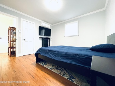 SHORT-TERM RENTALS FRIENDLY! FULLY FURNISHED! MOVE-IN READY! on Pocono Farms Country Club in Pennsylvania - for sale on GolfHomes.com, golf home, golf lot