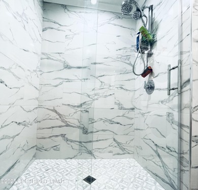 SHORT-TERM RENTALS FRIENDLY! FULLY FURNISHED! MOVE-IN READY! on Pocono Farms Country Club in Pennsylvania - for sale on GolfHomes.com, golf home, golf lot