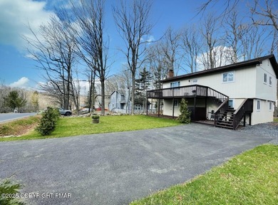 SHORT-TERM RENTALS FRIENDLY! FULLY FURNISHED! MOVE-IN READY! on Pocono Farms Country Club in Pennsylvania - for sale on GolfHomes.com, golf home, golf lot