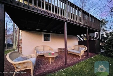 SHORT-TERM RENTALS FRIENDLY! FULLY FURNISHED! MOVE-IN READY! on Pocono Farms Country Club in Pennsylvania - for sale on GolfHomes.com, golf home, golf lot