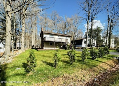 SHORT-TERM RENTALS FRIENDLY! FULLY FURNISHED! MOVE-IN READY! on Pocono Farms Country Club in Pennsylvania - for sale on GolfHomes.com, golf home, golf lot