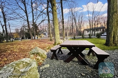 SHORT-TERM RENTALS FRIENDLY! FULLY FURNISHED! MOVE-IN READY! on Pocono Farms Country Club in Pennsylvania - for sale on GolfHomes.com, golf home, golf lot