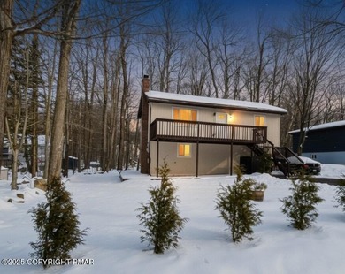SHORT-TERM RENTALS FRIENDLY! FULLY FURNISHED! MOVE-IN READY! on Pocono Farms Country Club in Pennsylvania - for sale on GolfHomes.com, golf home, golf lot
