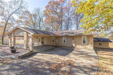 This stunning 4-bedroom, 2-bathroom home is perfectly situated on Ozark Ridge Golf Course in Missouri - for sale on GolfHomes.com, golf home, golf lot