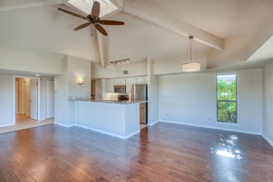 Welcome to this charming single-level townhome at Escape West in on Apple Rock Golf Course - Horseshoe Bay in Texas - for sale on GolfHomes.com, golf home, golf lot
