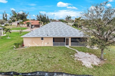SW Cape Coral Home with room for everyone 4 Bedrooms 2 Full on Palmetto-Pine Country Club in Florida - for sale on GolfHomes.com, golf home, golf lot