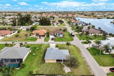 SW Cape Coral Home with room for everyone 4 Bedrooms 2 Full on Palmetto-Pine Country Club in Florida - for sale on GolfHomes.com, golf home, golf lot