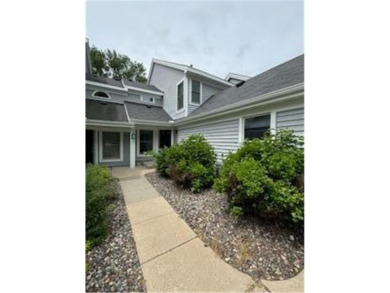 Golf course townhome. Fantastic find in Eden Prairie! 3 Bedrooms on Bent Creek Golf Club in Minnesota - for sale on GolfHomes.com, golf home, golf lot