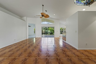 *MOTIVATED SELLER* Live the Florida lifestyle in this inviting on Hobe Sound Golf Club in Florida - for sale on GolfHomes.com, golf home, golf lot