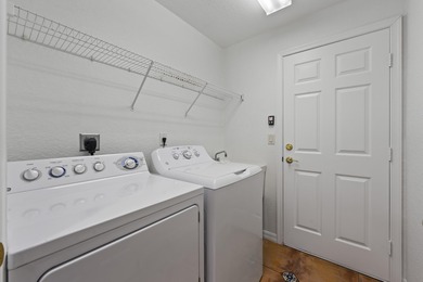 *MOTIVATED SELLER* Live the Florida lifestyle in this inviting on Hobe Sound Golf Club in Florida - for sale on GolfHomes.com, golf home, golf lot