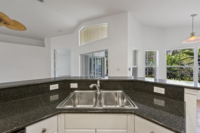 *MOTIVATED SELLER* Live the Florida lifestyle in this inviting on Hobe Sound Golf Club in Florida - for sale on GolfHomes.com, golf home, golf lot